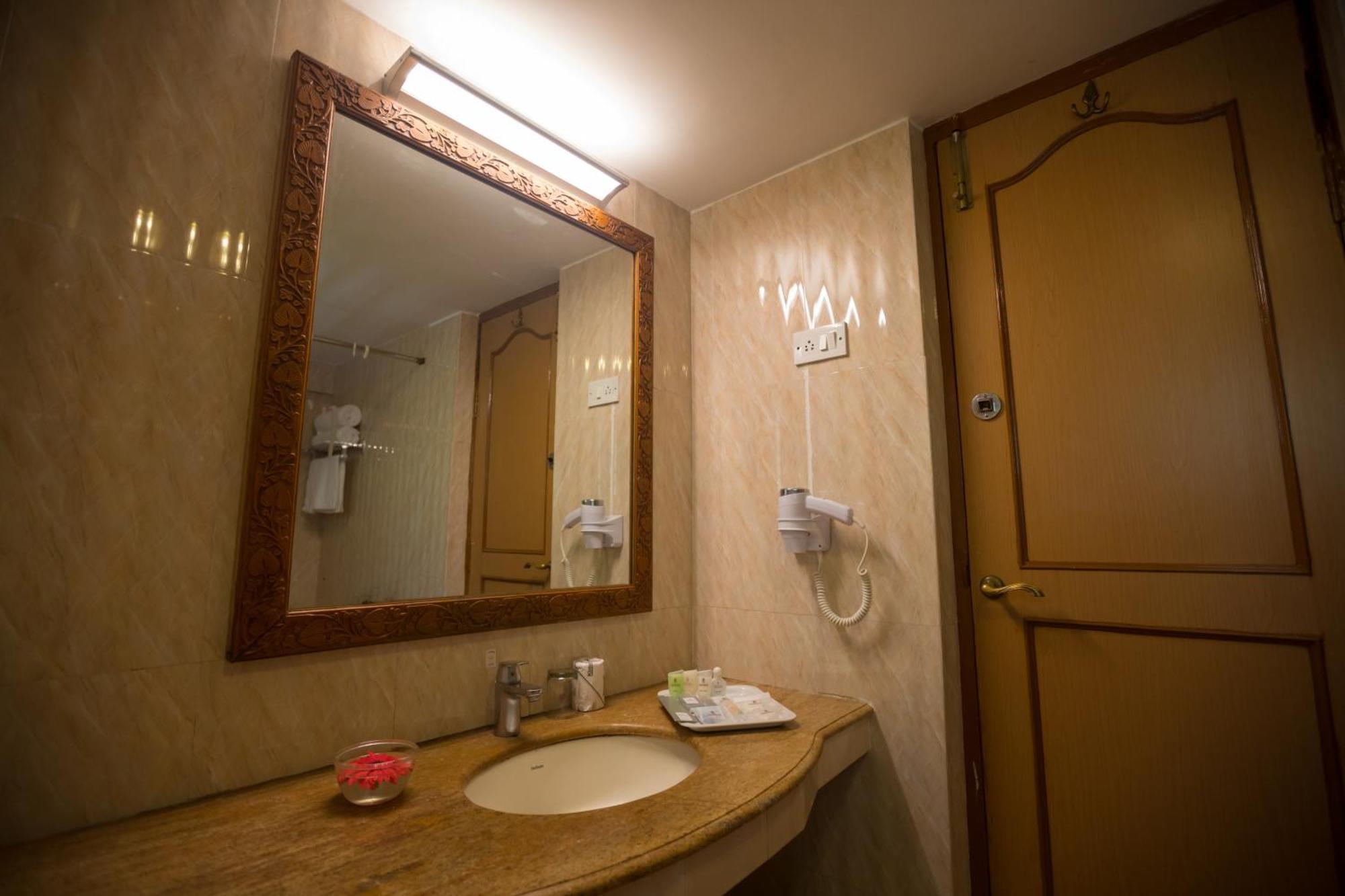 Hotel Kodai International Kodaikanal Quarto foto